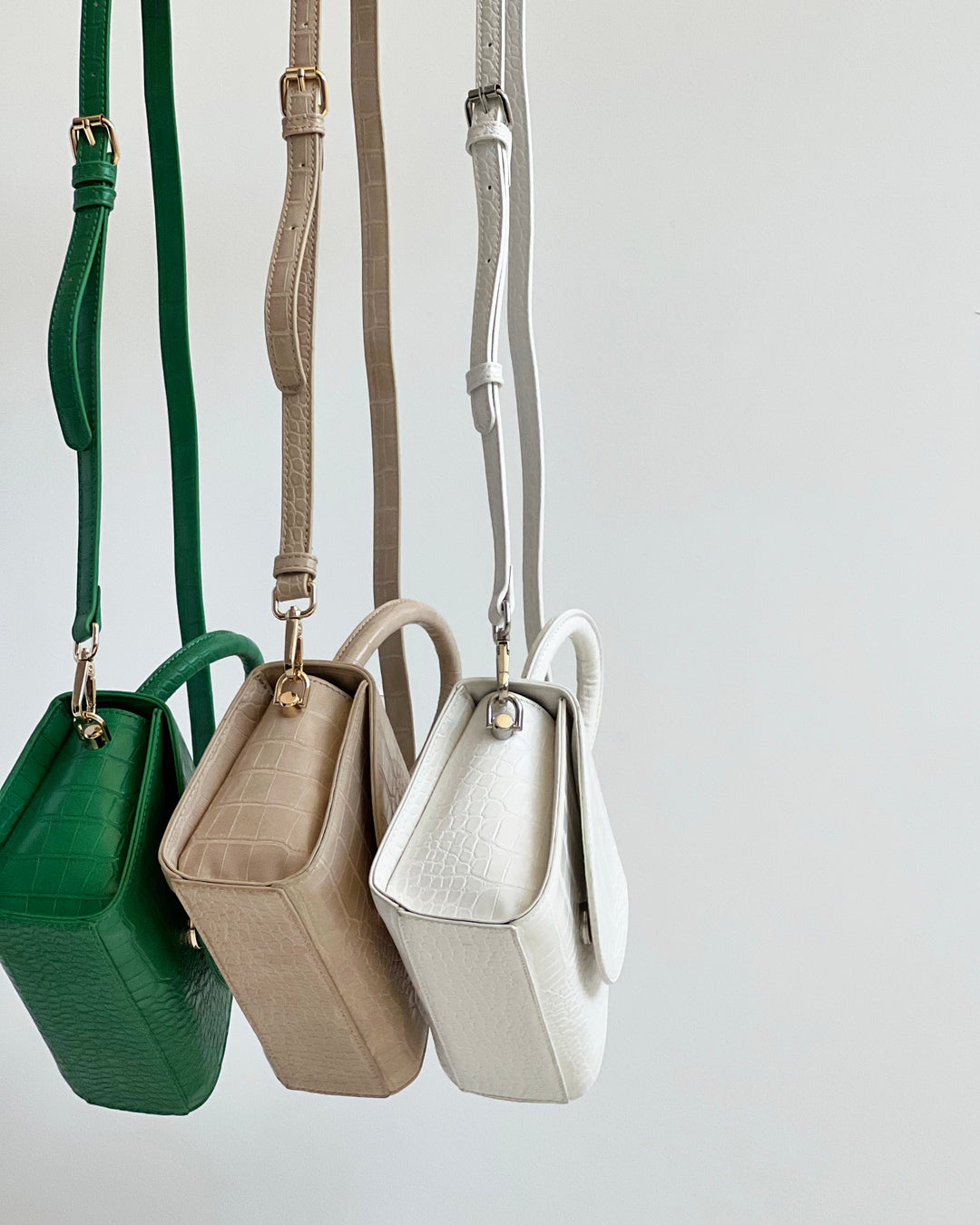 7 Best Ways To Store Handbags in 2024